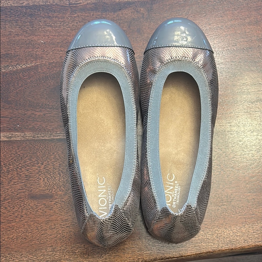 Vionic Women's Metallic Gray Loafers